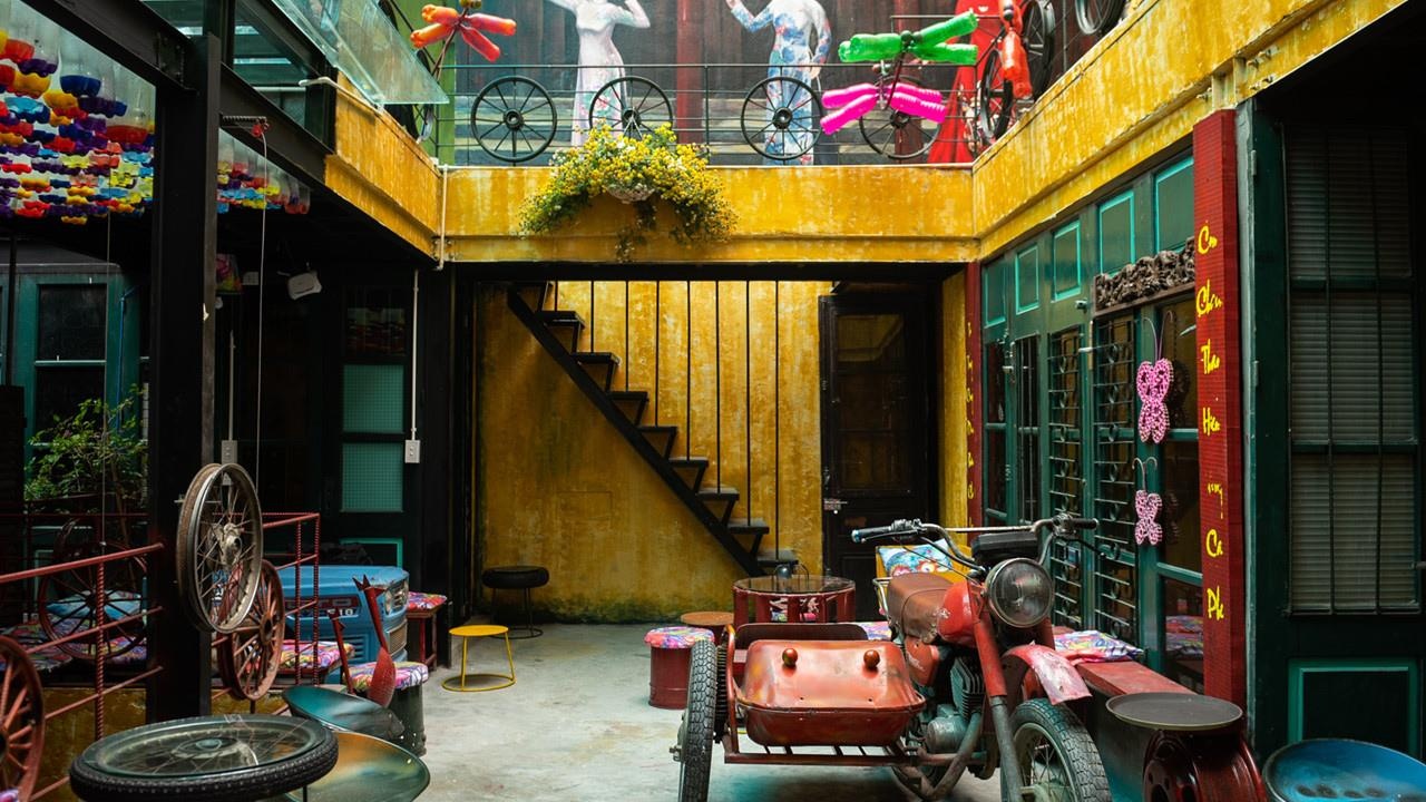 Quan ca phe voi 95% do dung la do tai che hinh anh