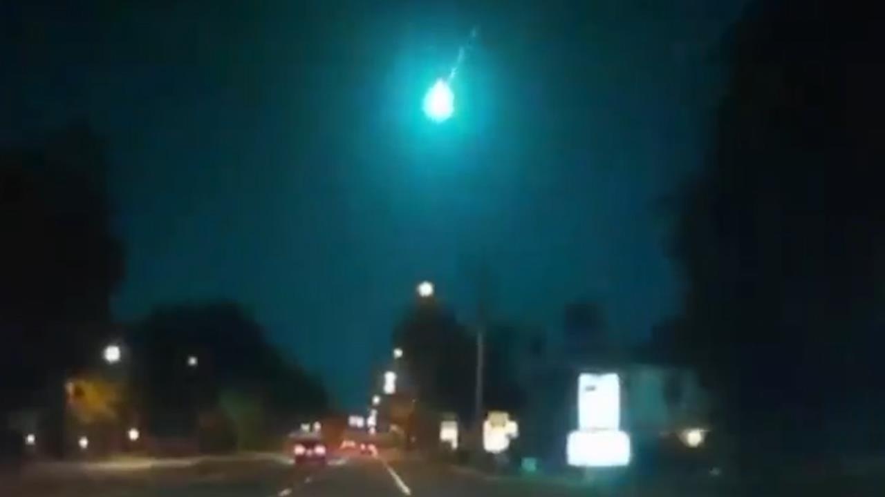 Bau troi Florida phat sang vi mot vat nghi la thien thach roi xuong hinh anh