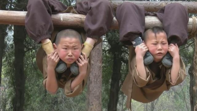 Kinh ngac voi su kho luyen cua cac 'vo si' Thieu Lam nhi hinh anh