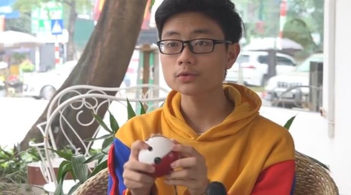 Thiet bi than ky giup tre em duoi cho du cua nam sinh Ha Noi hinh anh