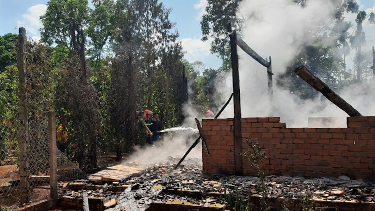 Con trai say ruou roi dot nha me ruot vi mau thuan hinh anh