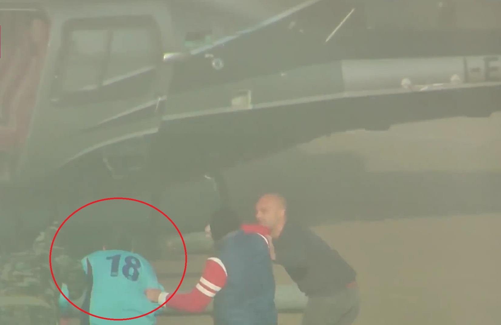 Thue truc thang dan canh bi bat coc de ky niem ngay giai nghe hinh anh