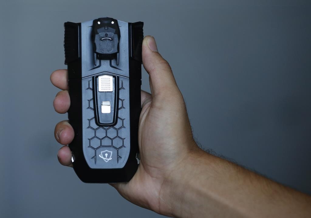 Vu khi tu ve, tran ap khong gay dau don hinh anh