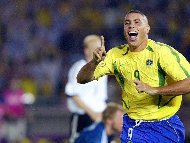 Khi cac huyen thoai bong da noi ve Ronaldo ‘beo’ hinh anh