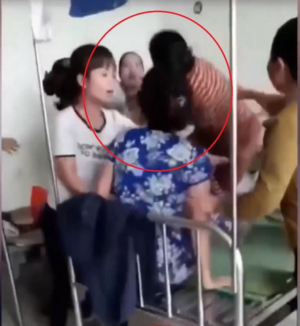 Nam Dinh: Me de 'hon chien' voi me chong vi uat uc thay con gai hinh anh