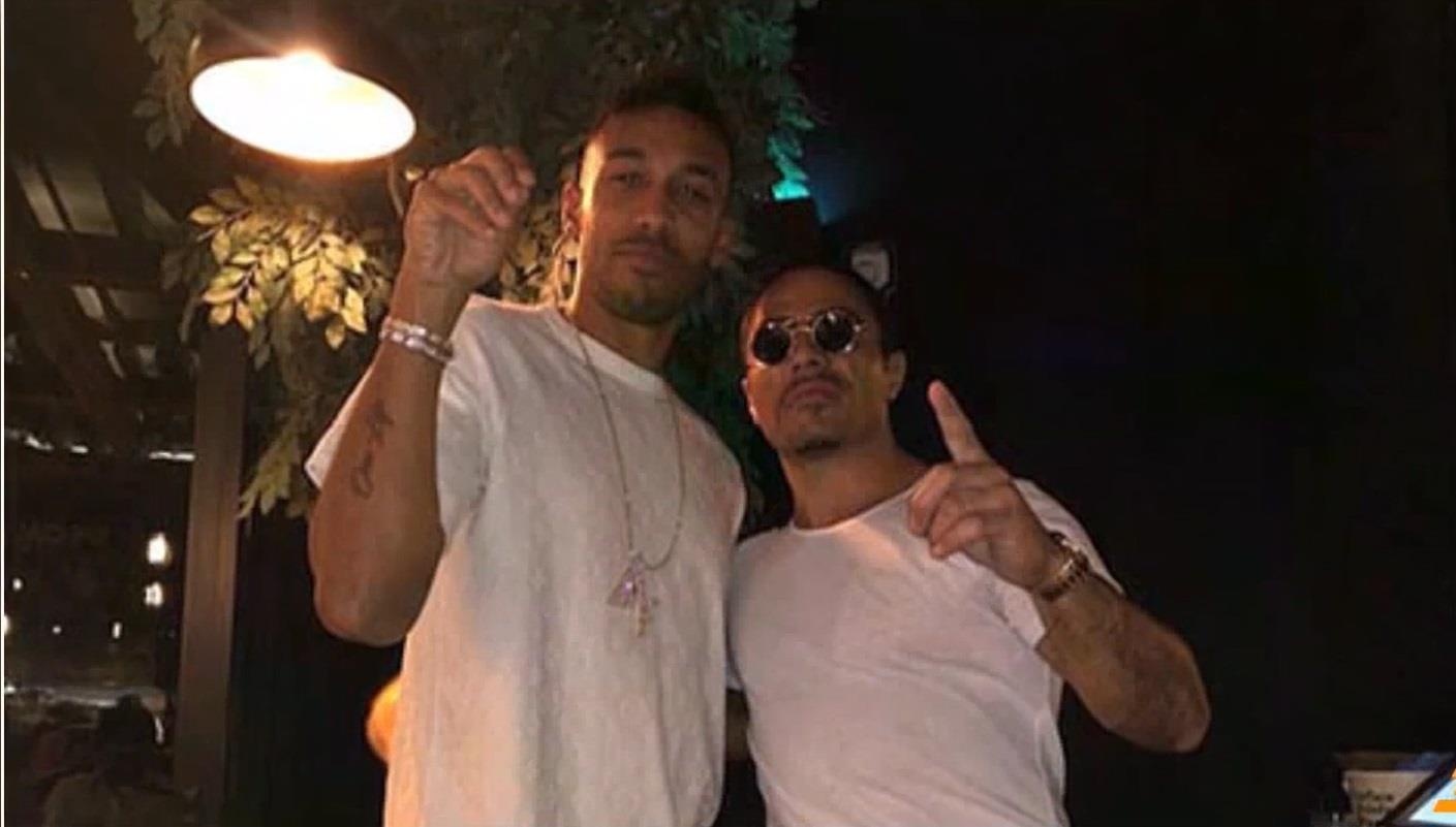 Bua an hang ty dong cua cau thu  Aubameyang hinh anh