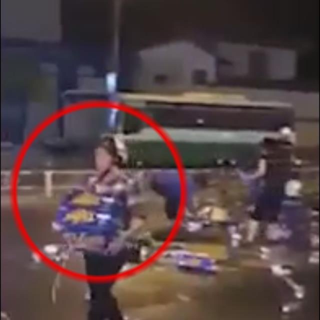 Hang chuc nguoi xum vao 'hoi bia' giua trung tam TP. HCM hinh anh