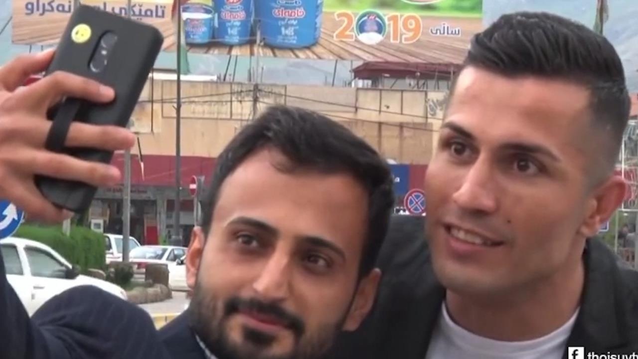 Chang tho xay Iraq noi tieng vi giong het Cristiano Ronaldo hinh anh