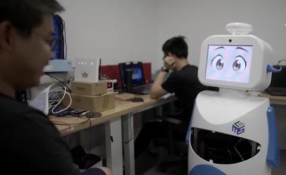 Ben trong nha may cong nghe tuong lai cua Trung Quoc hinh anh