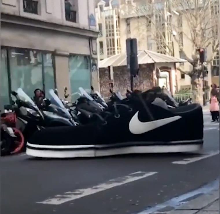 Oto do giong het chiec giay the thao khien ai cung phai tram tro hinh anh