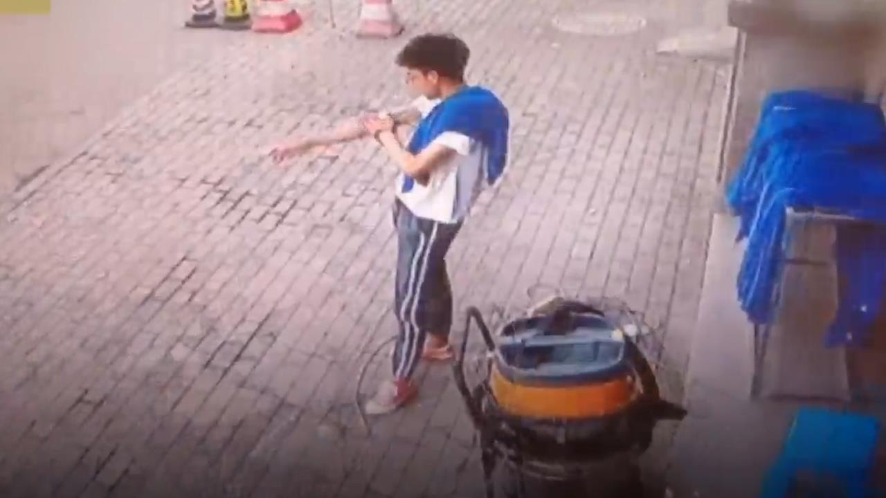 Tuong do sap xuong, thanh nien thoat chet trong gang tac hinh anh