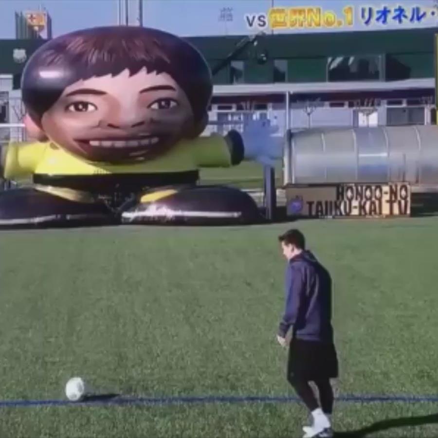 Messi sut phat dang cap ha guc 'thu mon robot' khong lo hinh anh