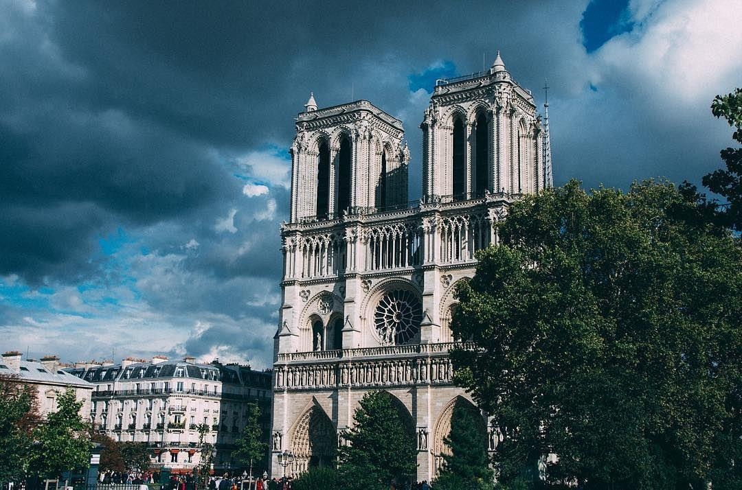 Vi sao Nha tho Duc Ba Paris la bieu tuong kien truc Phap? hinh anh