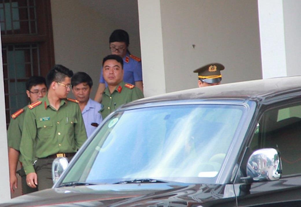 Bo Cong an tra ve dia phuong cac thi sinh gian lan diem hinh anh