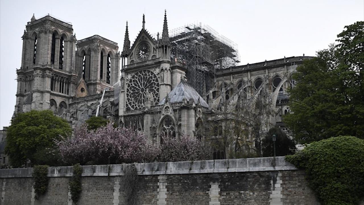 Lua dao sau vu chay Nha tho Duc Ba Paris hinh anh