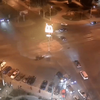 Oto choi ngong, drift 360 do ngay bung binh truoc khi do xe vao le hinh anh