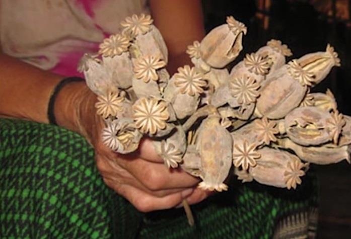 1 nguoi chet, 1 nguy kich vi uong ruou ngam cay thuoc phien hinh anh