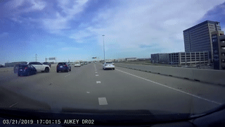 Oto mat lai khien nhieu oto khac bi 'va lay' tren cao toc o My hinh anh