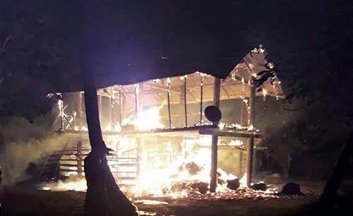 Chay nha san o Gia Lai, chau be 4 tuoi tu vong hinh anh