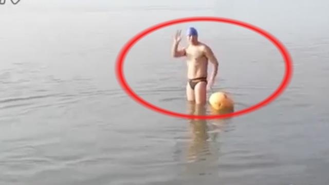 CEO Trung Quoc 11 nam boi qua song de di lam, giam beo hinh anh