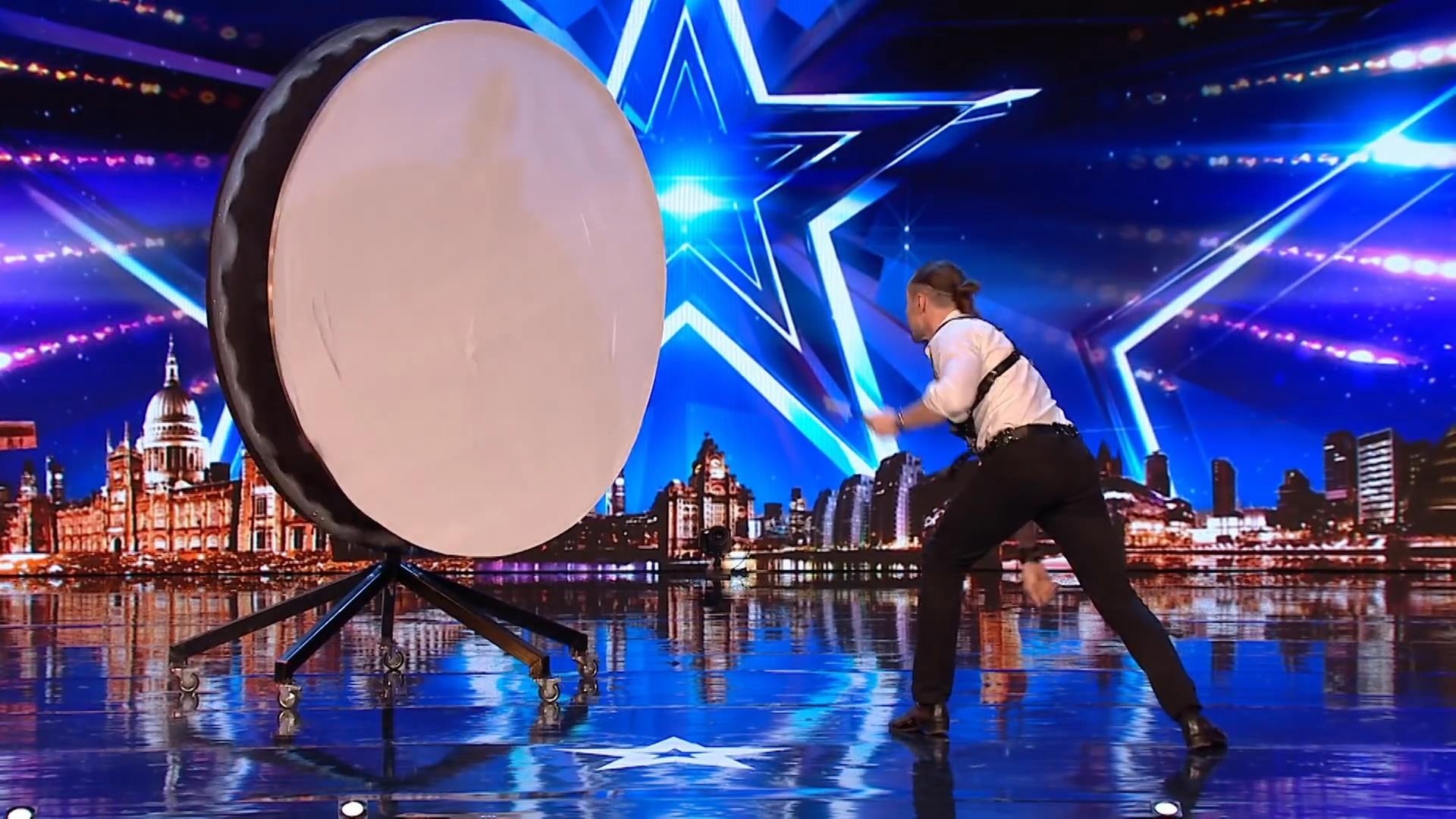 'Dung tim' voi tiet muc phi dao nhung khong thay nguoi hinh anh