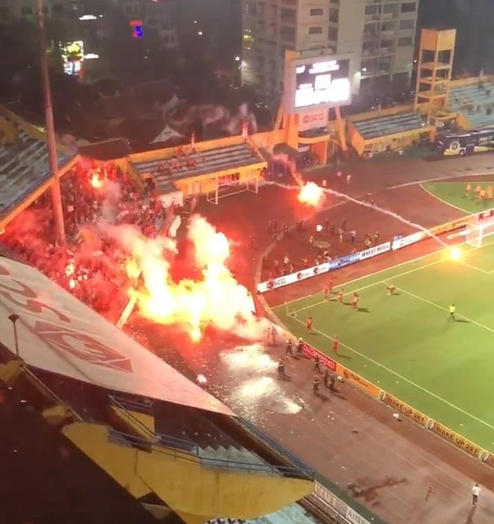 Can canh man dot phao sang cua CDV Hai Phong tu goc nhin tren cao hinh anh