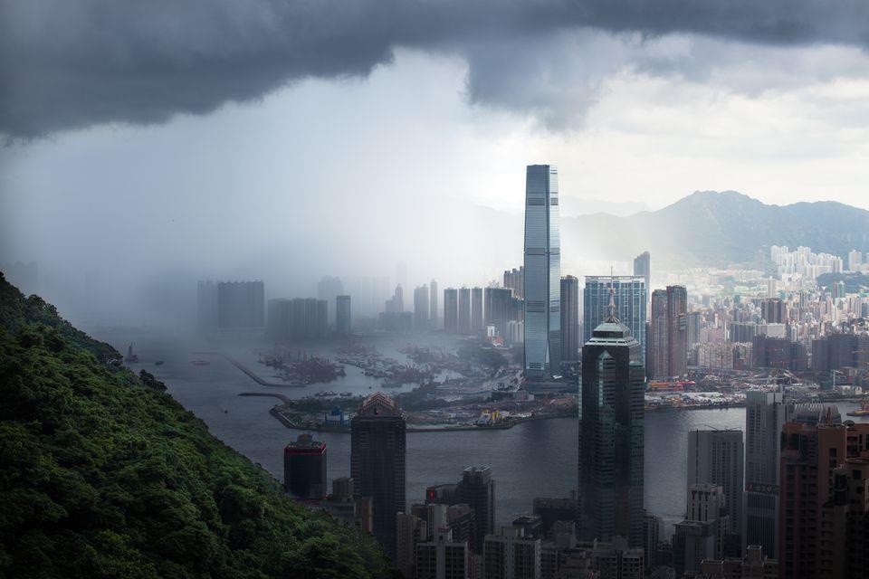 Hong Kong 'that thu' trong con mua lon dau mua hinh anh