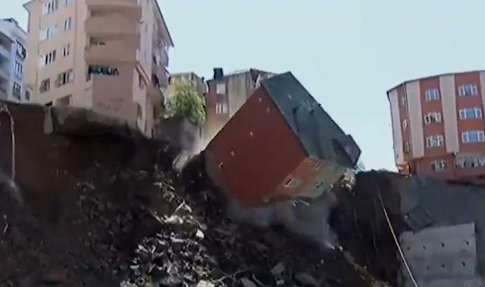 Toa nha chung cu bon tang do sap trong tich tac hinh anh