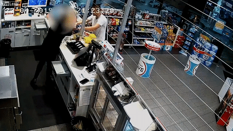 Ten cuop ngo ngan dung tui de che, sau cung ai cung biet mat han hinh anh