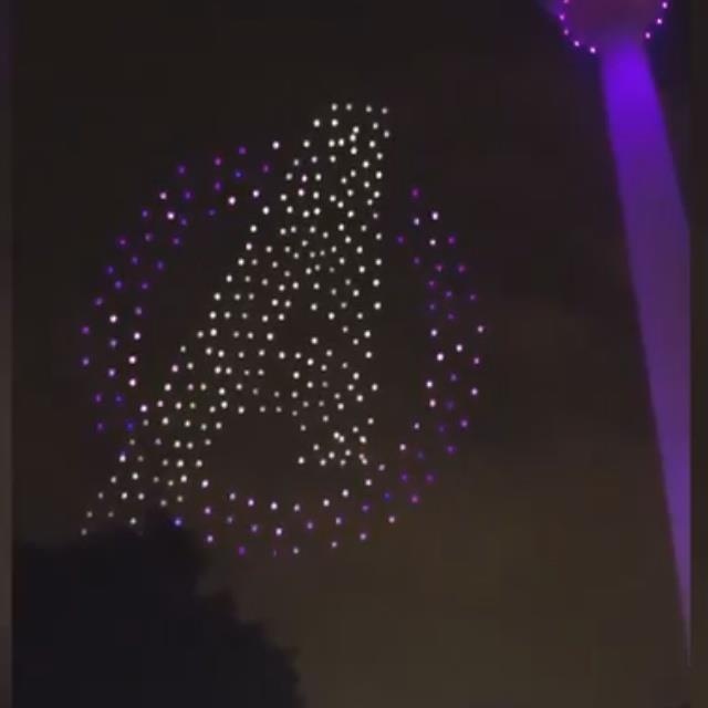 Fan dung 300 chiec drone de chao don 'Avengers: Endgame' hinh anh