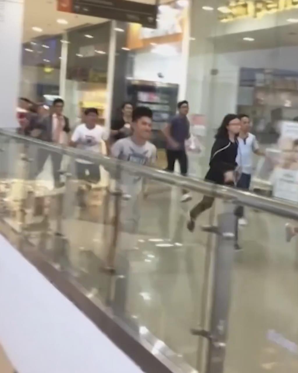 Khan gia chay dua de khong bo lo giay phut nao cua 'Avengers: Endgame' hinh anh