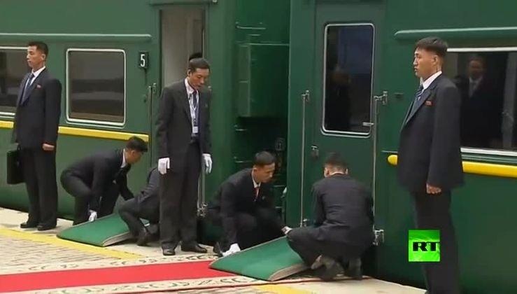 Nhung khoanh khac ky la trong chuyen tham cua ong Kim Jong Un toi Nga hinh anh