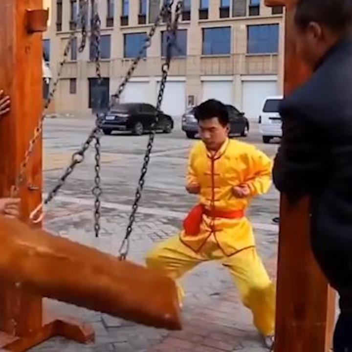 Nhung pha bieu dien Kung Fu thach thuc moi noi dau hinh anh