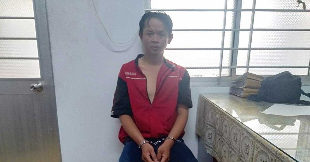 Cuop tiem vang bat thanh roi yeu cau cong an che mat minh hinh anh