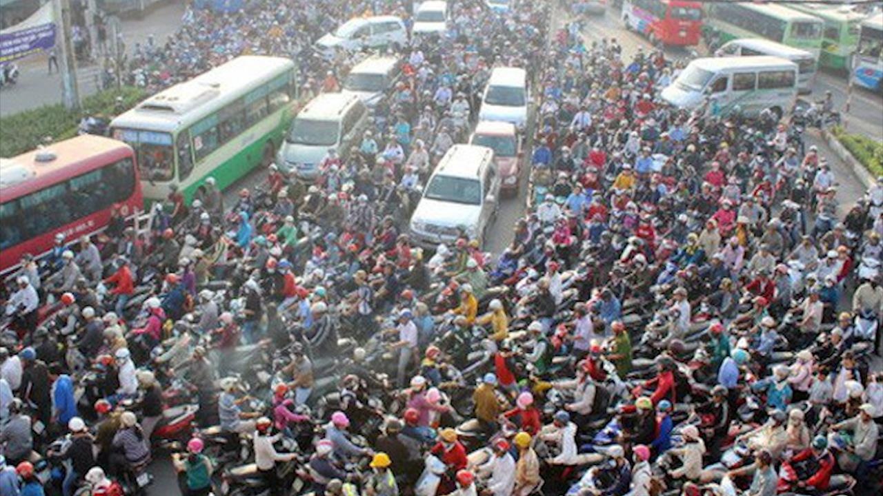 Un tac, ket xe tuyen cua ngo TP.HCM vao ngay dau nghi le 30/4 hinh anh