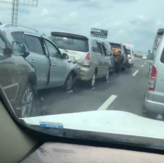 8 xe dam lien hoan, cao toc TP.HCM - Trung Luong ket cung hinh anh