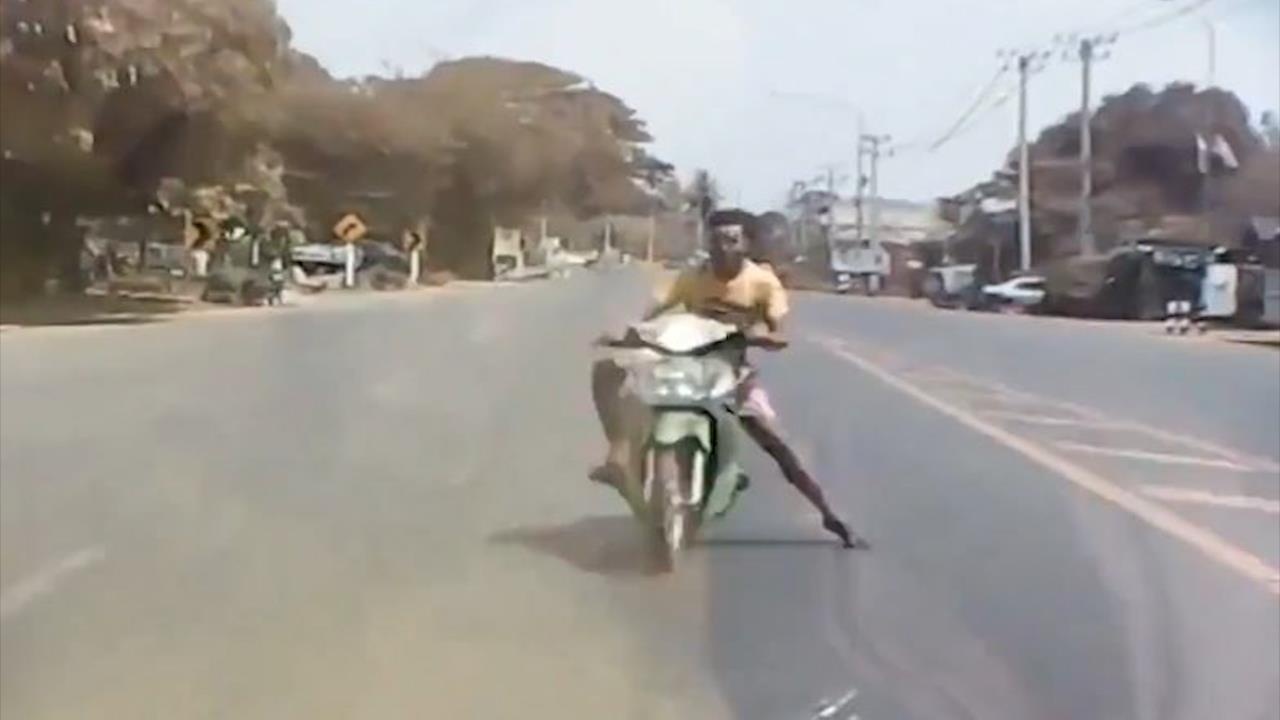 Sang duong khong quan sat, xe may bi oto tong truc dien hinh anh