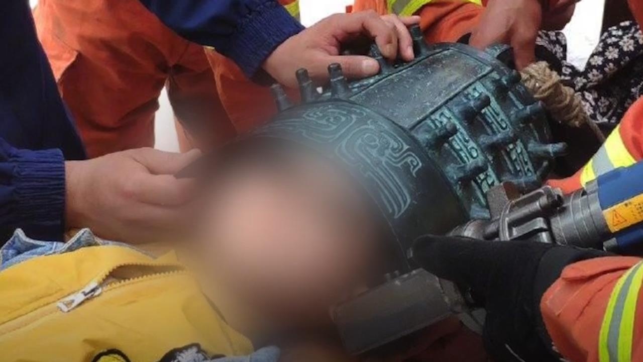 Cau be nghich ngom bi ket dau vao qua chuong dong hinh anh