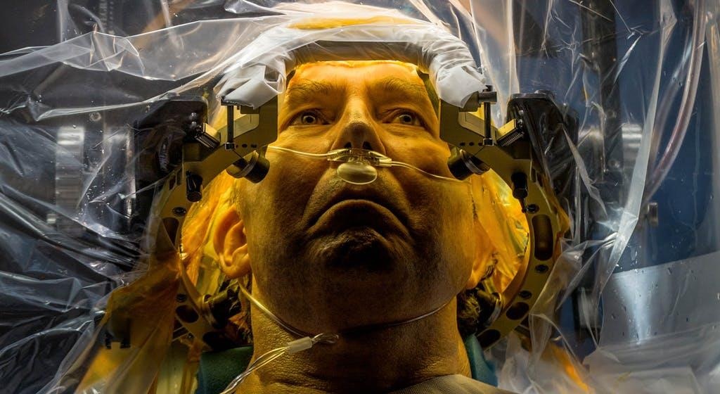 Dieu gi xay ra neu ban tinh day khi dang phau thuat? hinh anh