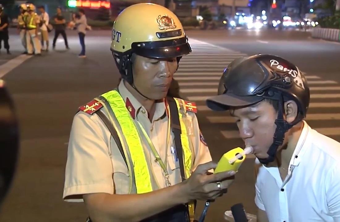 Co the phat tu lai xe uong ruou chua gay tai nan? hinh anh