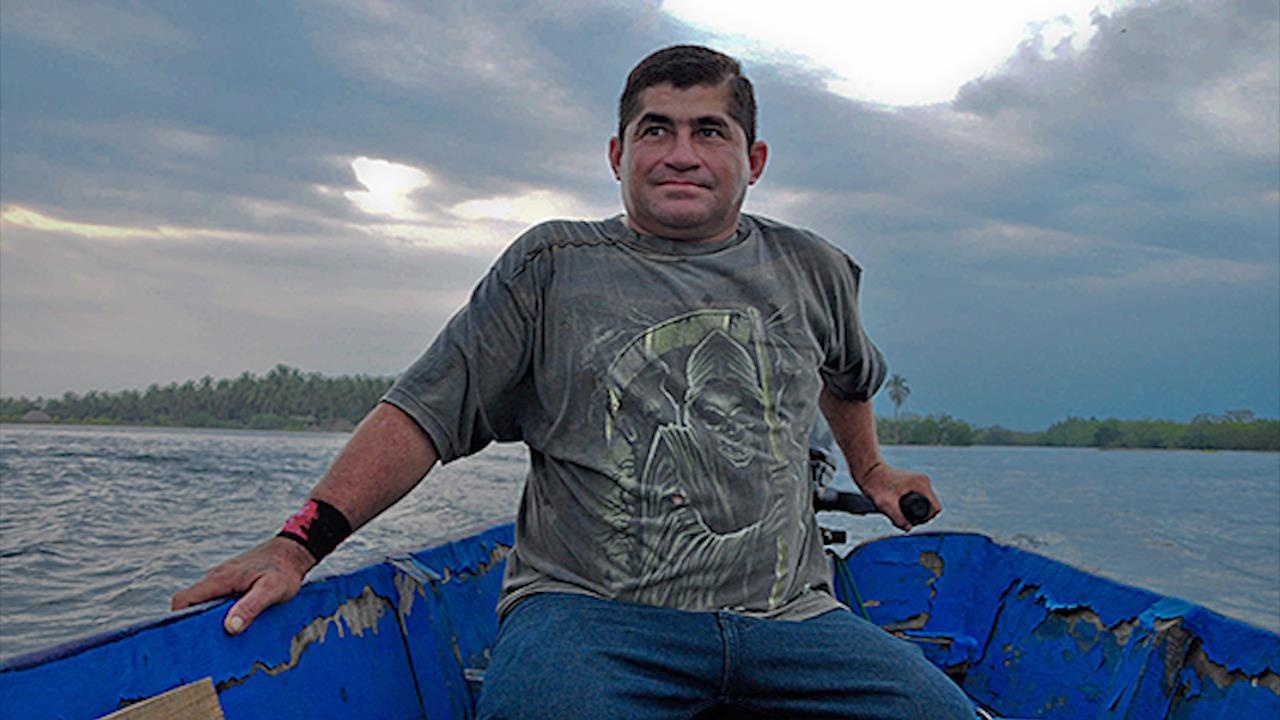 Nguoi dan ong song sot sau 438 ngay lac tren bien hinh anh