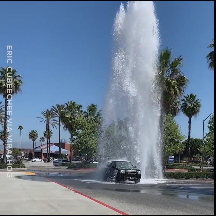 Tru cuu hoa bi hong, tai xe tranh thu rua xe mien phi hinh anh