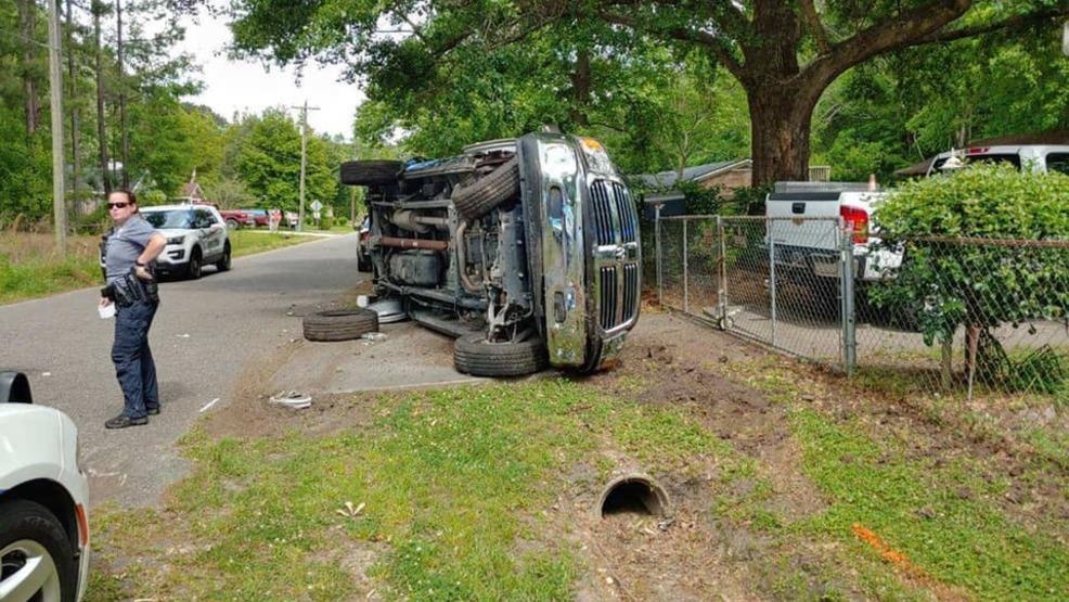 Ten toi pham bi lat xe khi co chay thoat khoi canh sat hinh anh