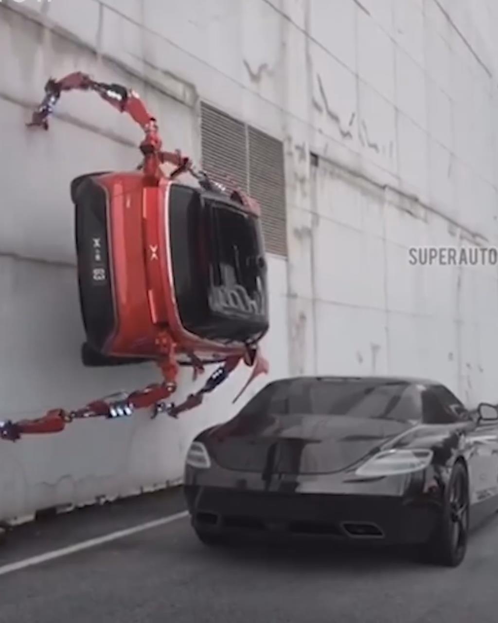 Chiec xe 4 chan nay co the di tren tuong nhu Spider-Man hinh anh