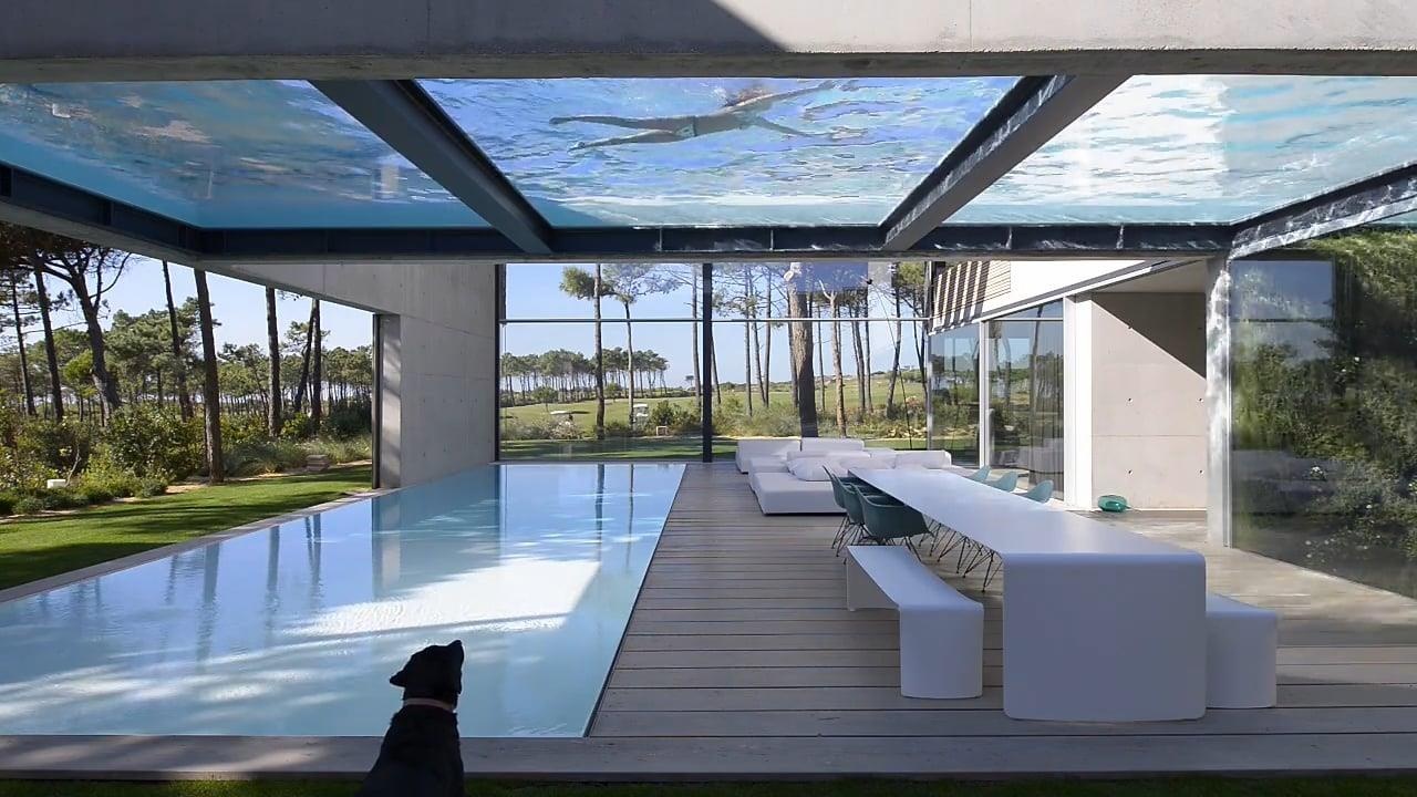 Ben trong 'lau dai cua the ky 21' co hai ho boi hinh anh