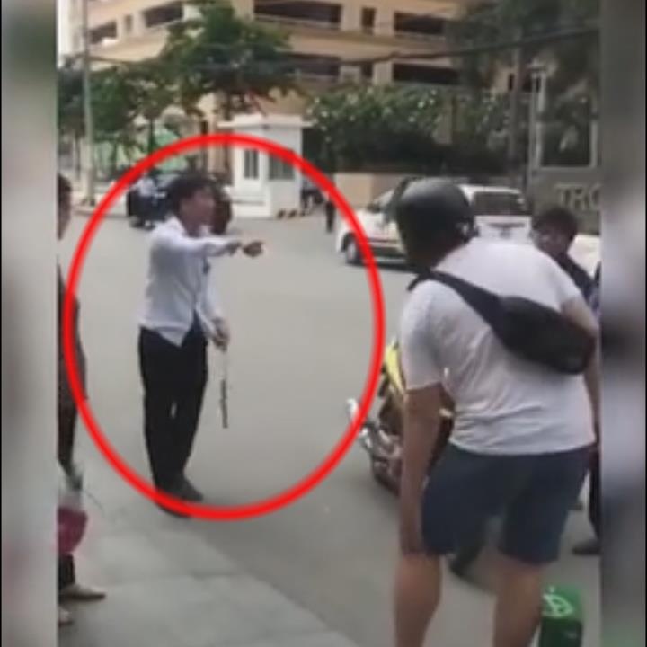 Dan mang phan ung voi tai xe taxi rut con doi danh khach Nhat hinh anh