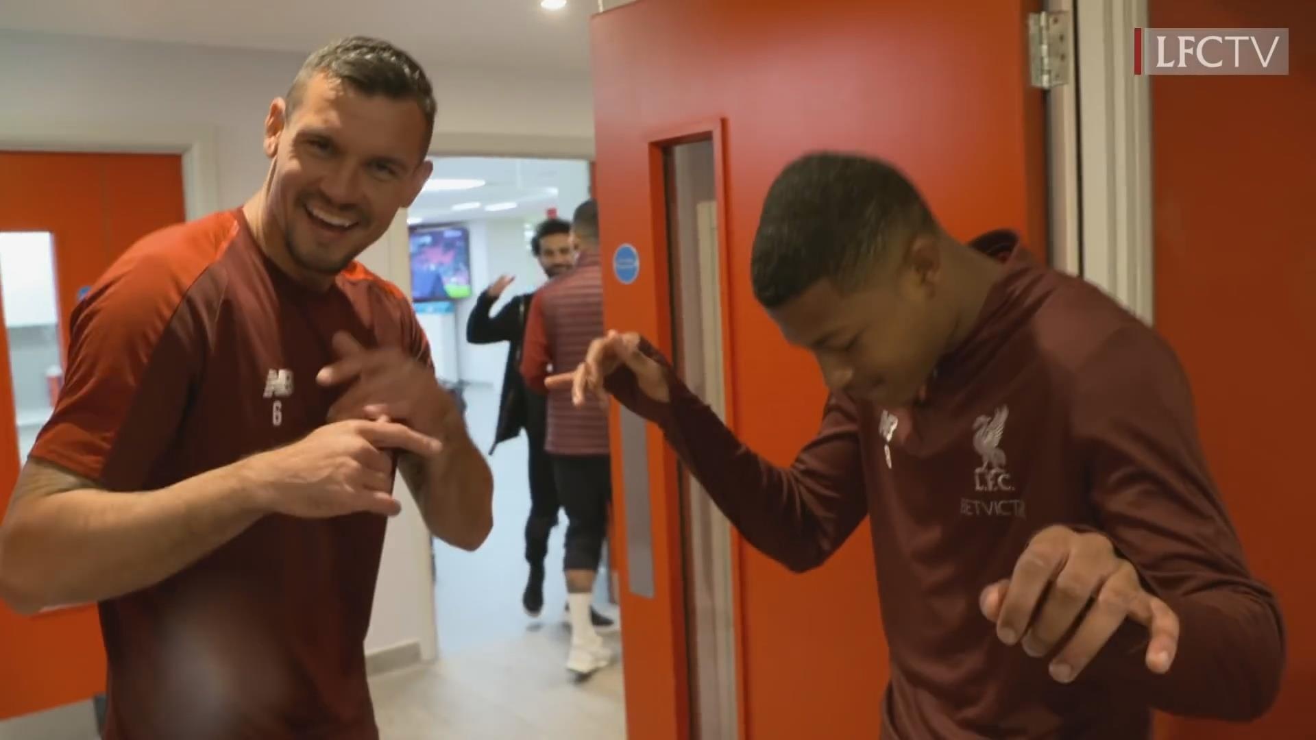 Dan sao Liverpool 'quay' tung bung phong thay do sau khi thang Barca hinh anh