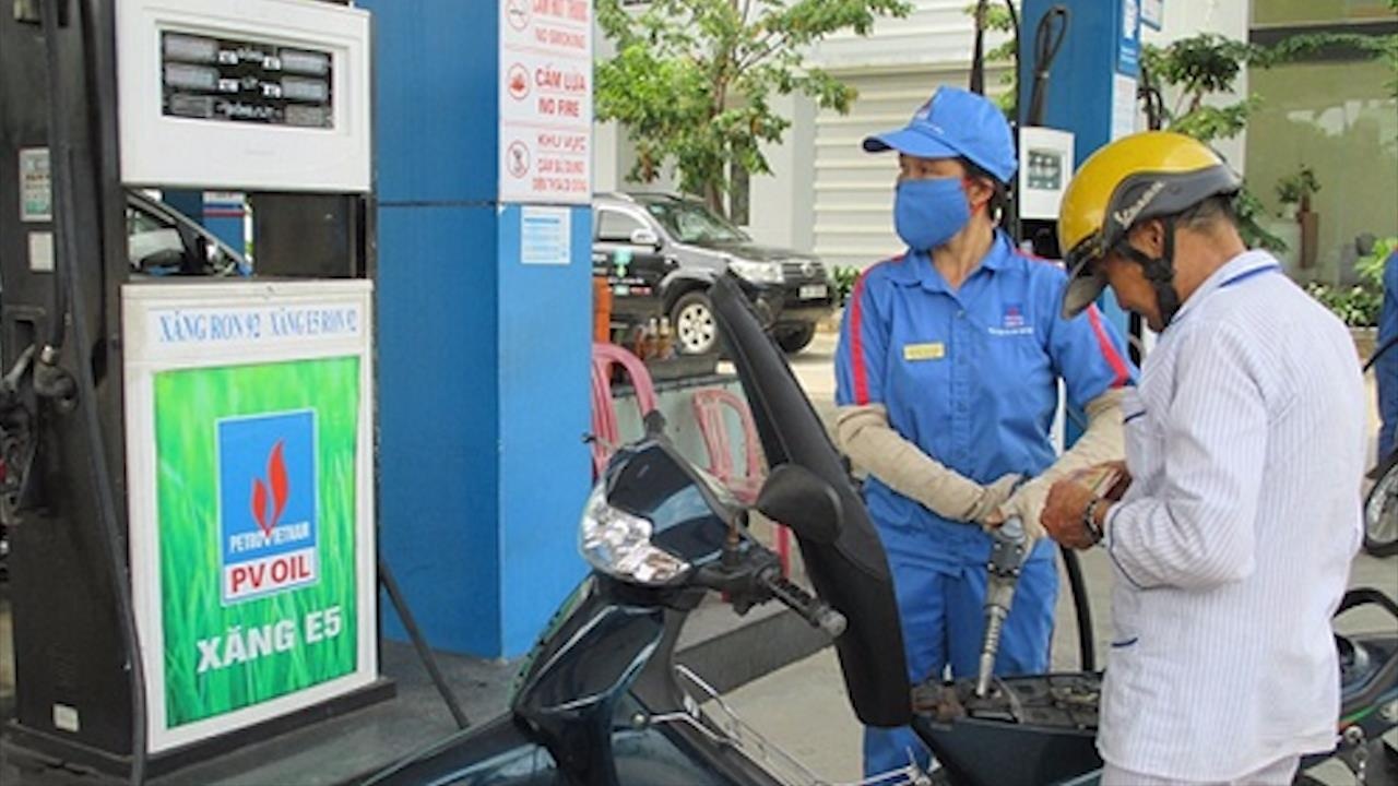 Kien nghi giam thue moi truong xang voi E5 hinh anh