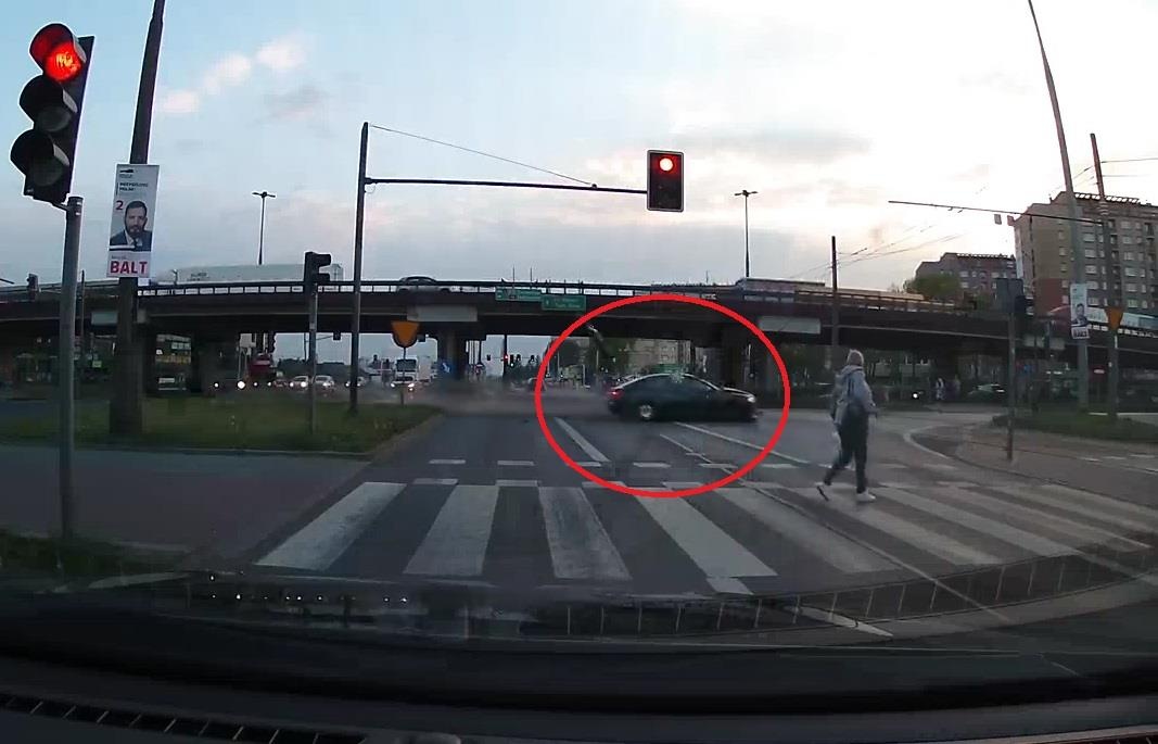 Oto vuot den do dam moto vang hang chuc met hinh anh