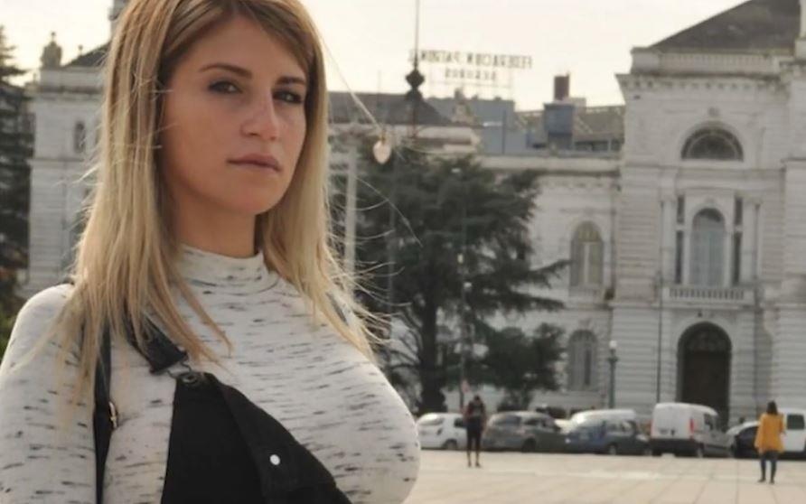 Bo cong chuc dong phim sex vi luong khong du song hinh anh